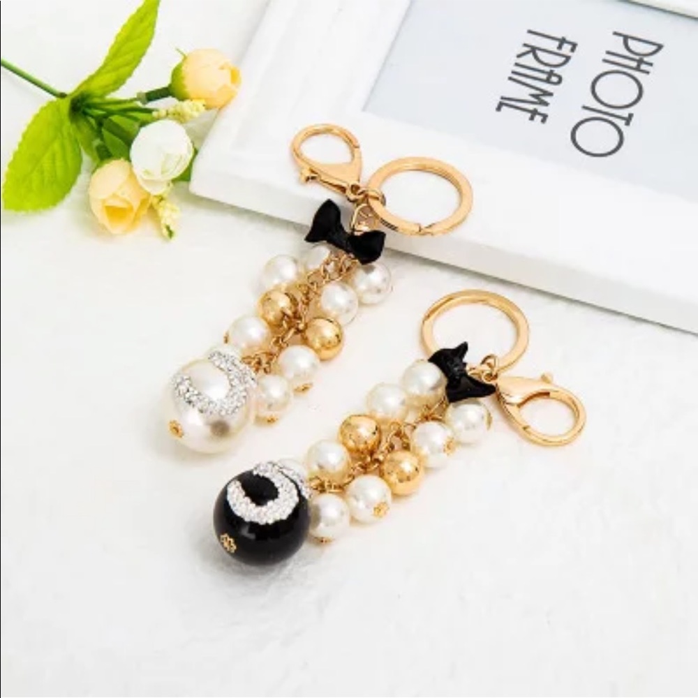 Luxurious Keychain|Rhinestones and Pearls Keychain|Crystals and Pearls Keychain